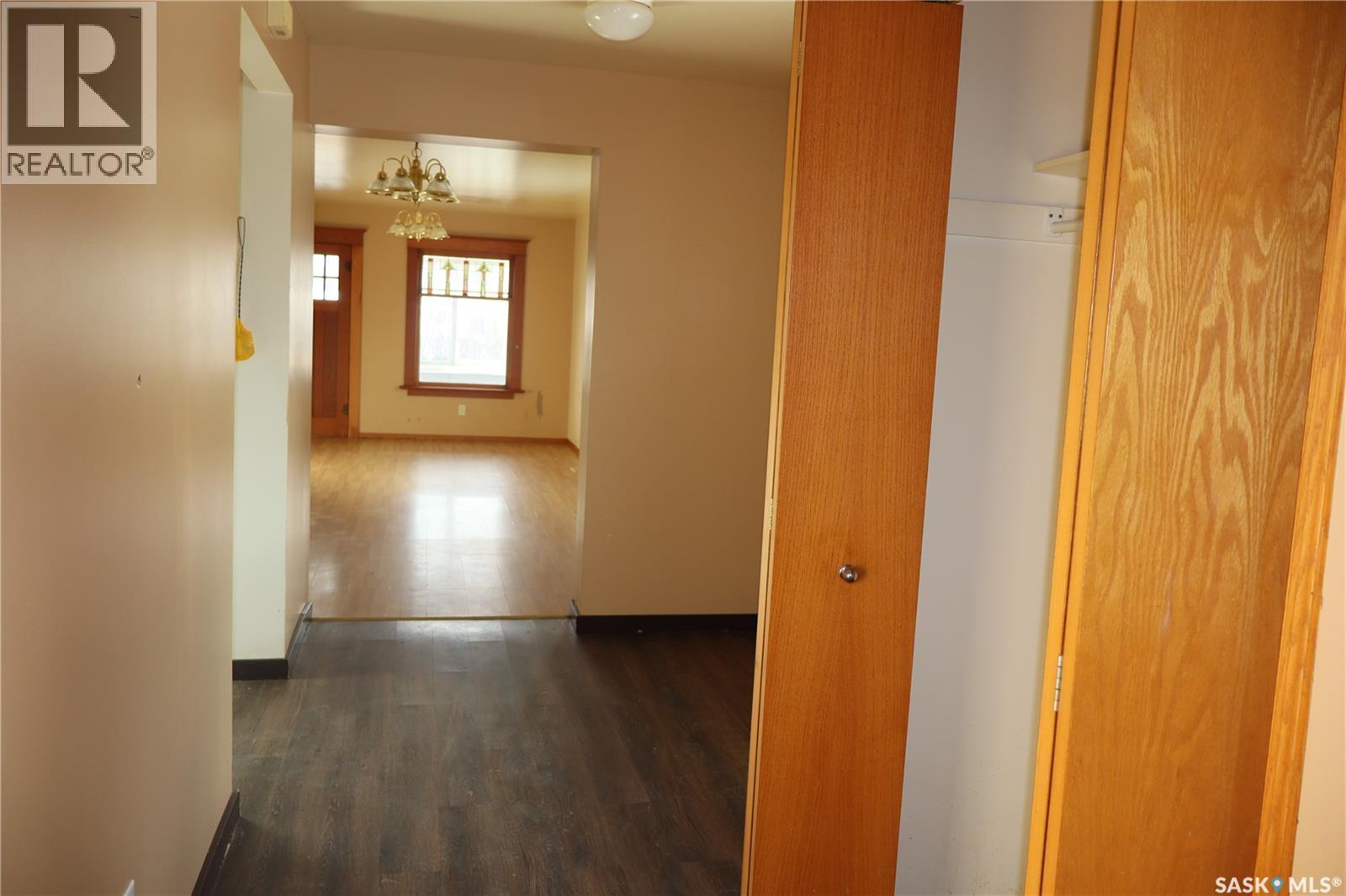 52 2Nd Avenue Ne, Swift Current, SK - Indoor Photo Showing Other Room