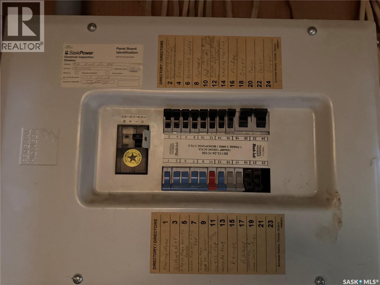 52 2Nd Avenue Ne, Swift Current, SK - Indoor Photo Showing Other Room