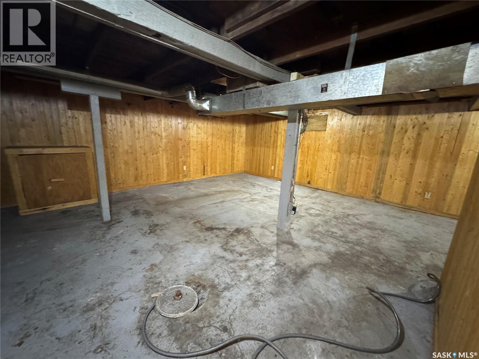 52 2Nd Avenue Ne, Swift Current, SK - Indoor Photo Showing Basement