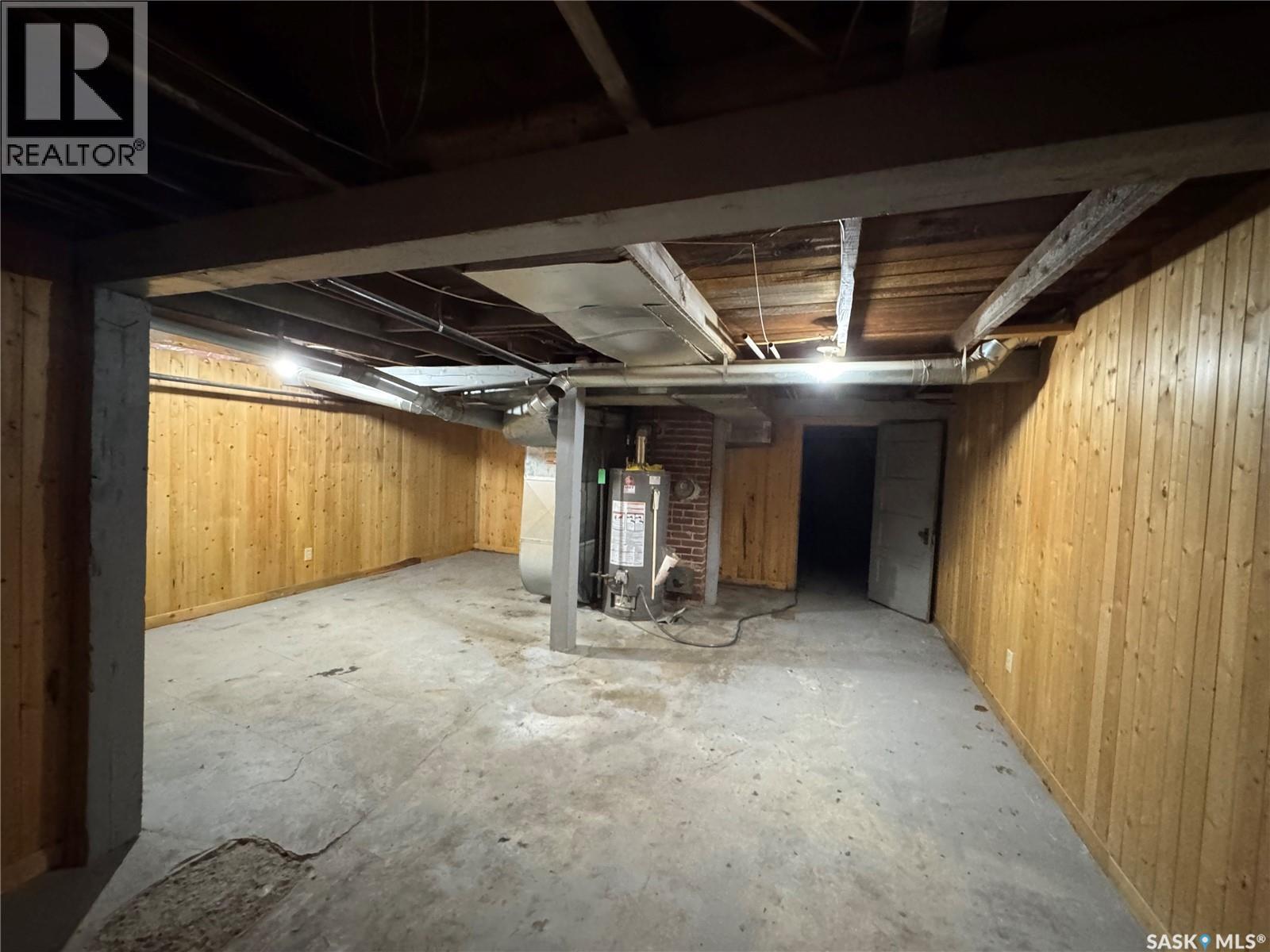 52 2Nd Avenue Ne, Swift Current, SK - Indoor Photo Showing Basement