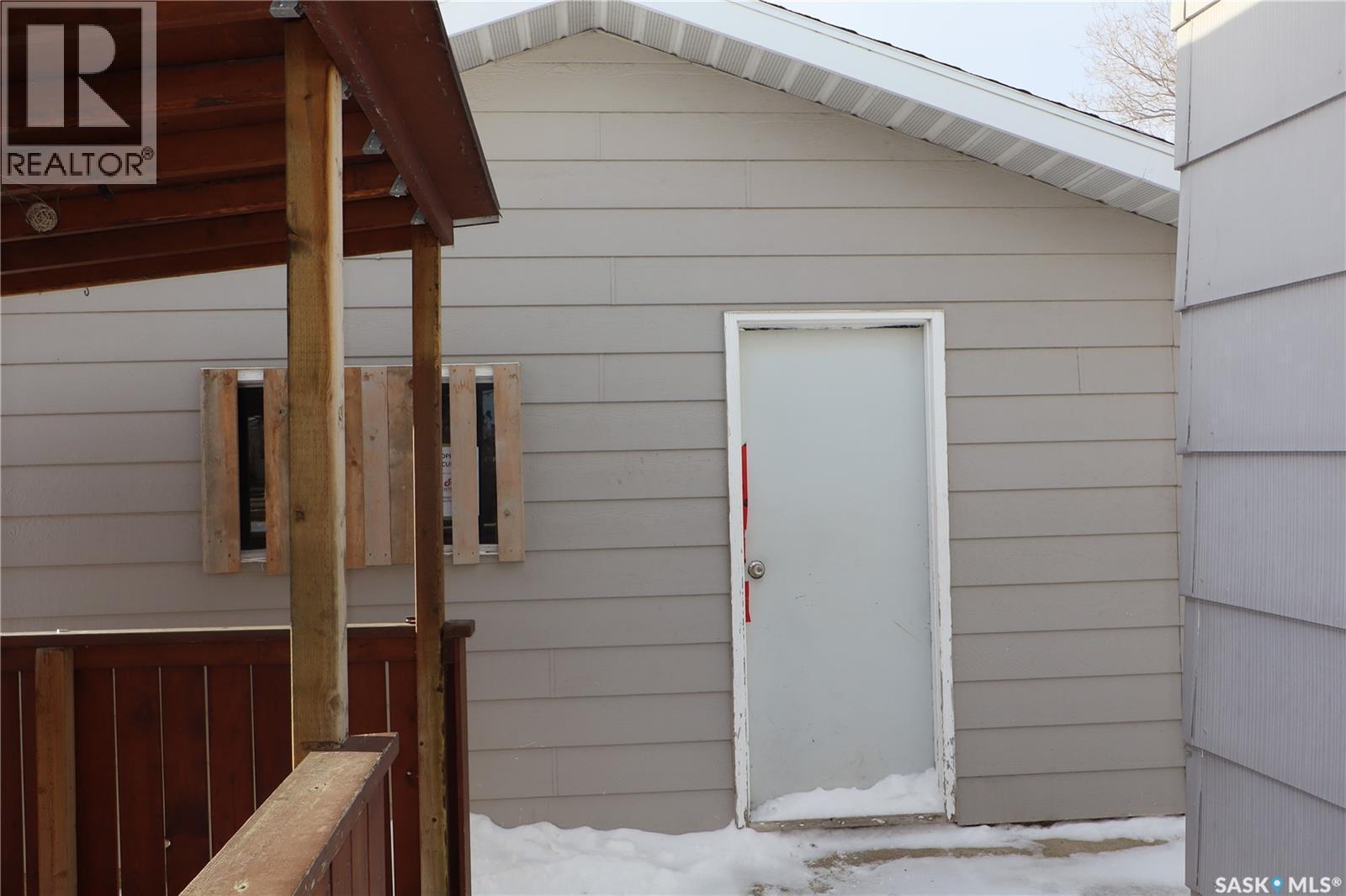 52 2Nd Avenue Ne, Swift Current, SK - Outdoor With Exterior