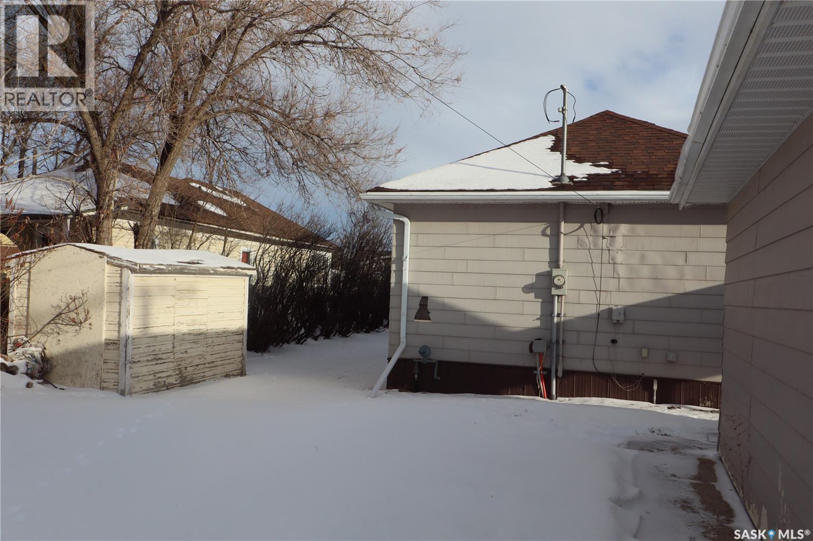 52 2Nd Avenue Ne, Swift Current, SK - Outdoor With Exterior