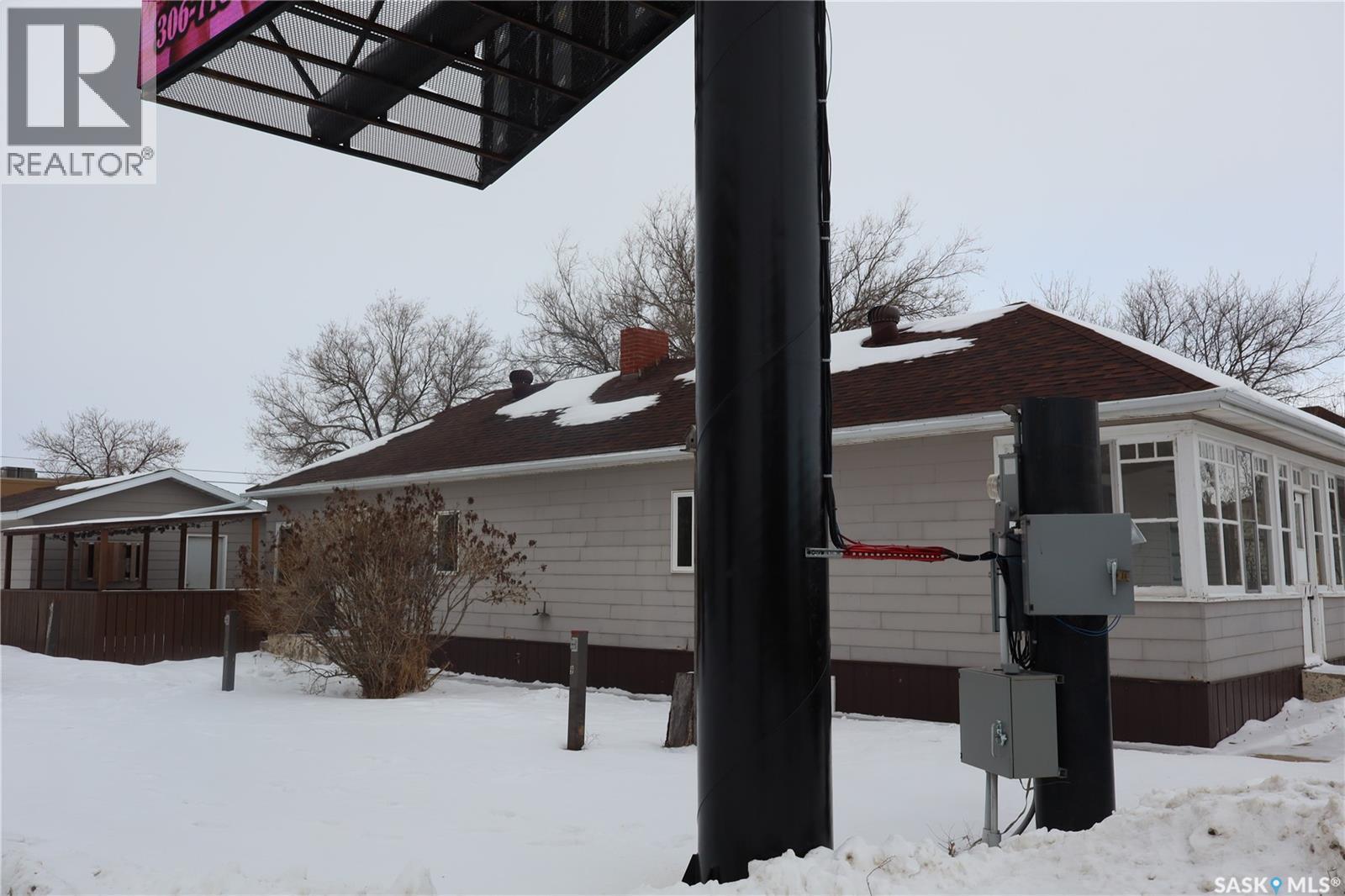 52 2Nd Avenue Ne, Swift Current, SK - Outdoor