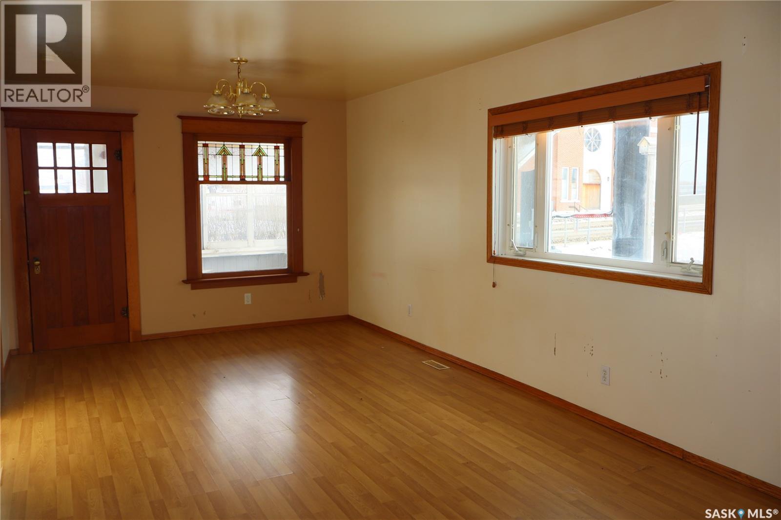 52 2Nd Avenue Ne, Swift Current, SK - Indoor Photo Showing Other Room