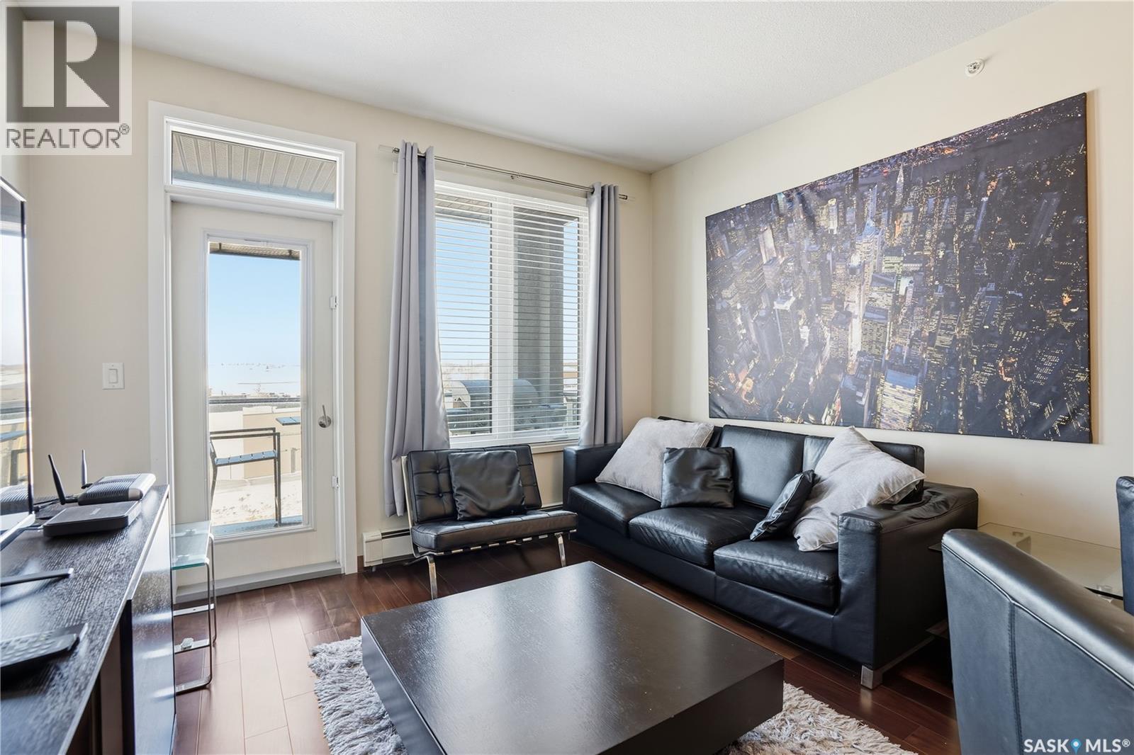 414 2101 Heseltine Road, Regina, SK - Indoor Photo Showing Living Room