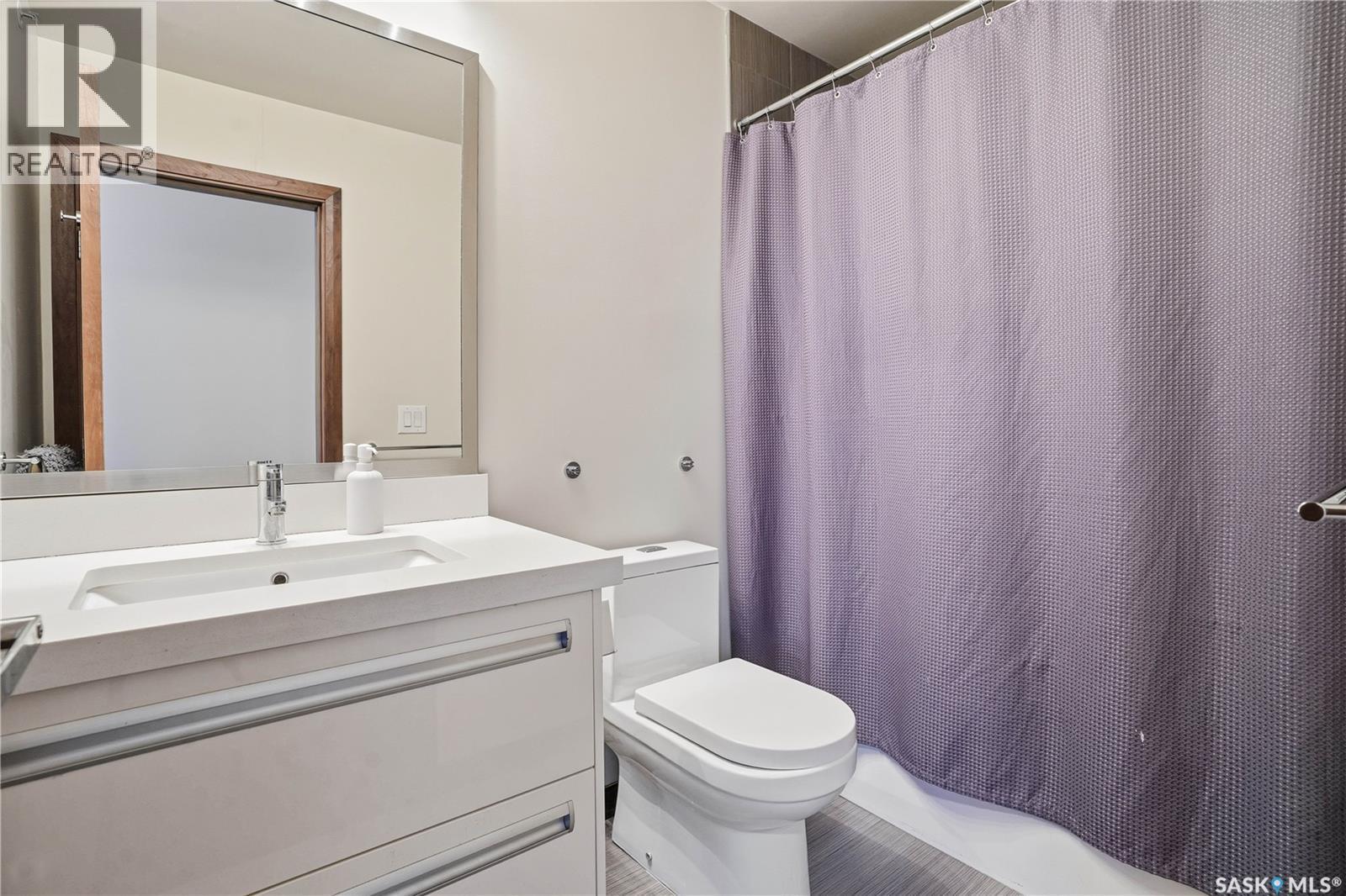 414 2101 Heseltine Road, Regina, SK - Indoor Photo Showing Bathroom