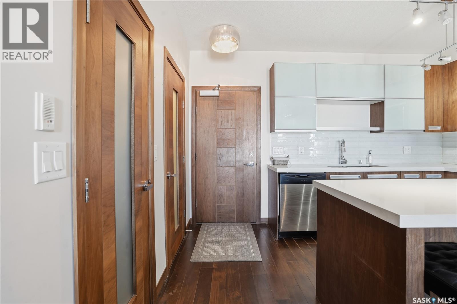 414 2101 Heseltine Road, Regina, SK - Indoor Photo Showing Kitchen With Upgraded Kitchen