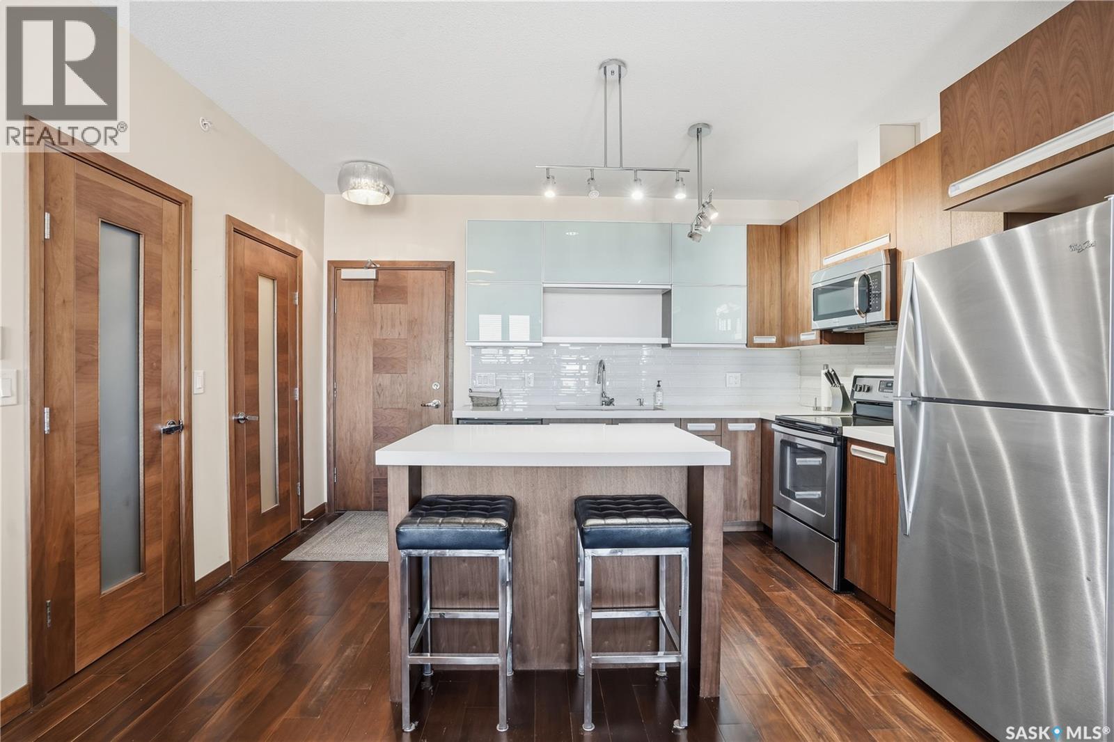 414 2101 Heseltine Road, Regina, SK - Indoor Photo Showing Kitchen With Stainless Steel Kitchen With Upgraded Kitchen