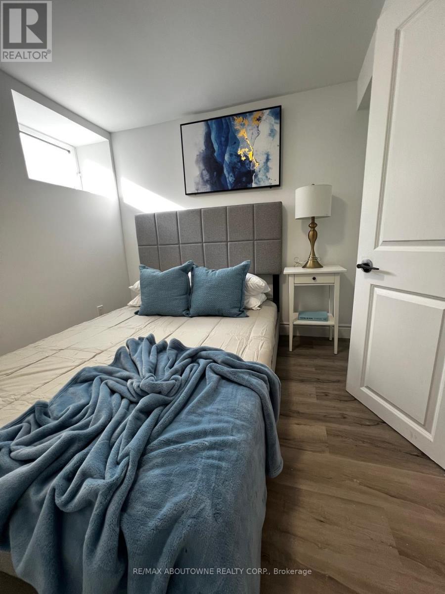 66 Wellington Street S, Hamilton, ON - Indoor Photo Showing Bedroom