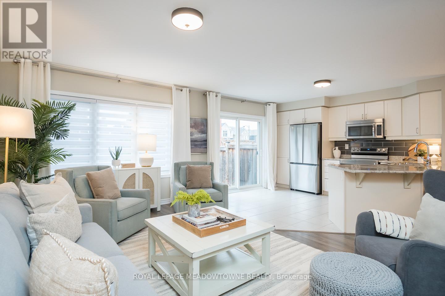 1667 Clitherow Street, Milton, ON - Indoor Photo Showing Living Room