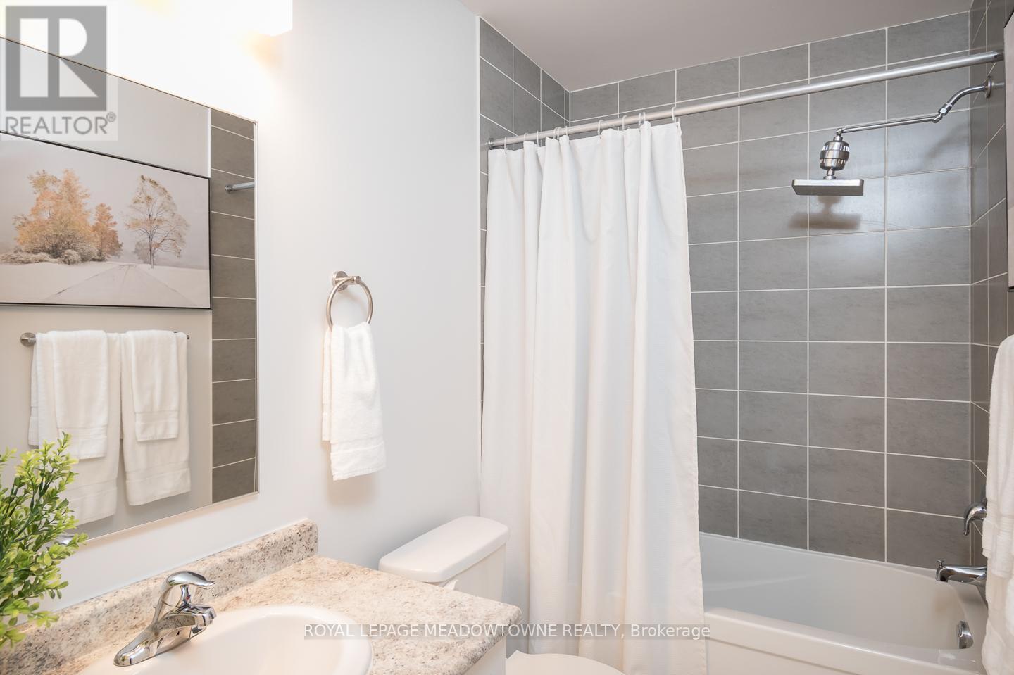 1667 Clitherow Street, Milton, ON - Indoor Photo Showing Bathroom