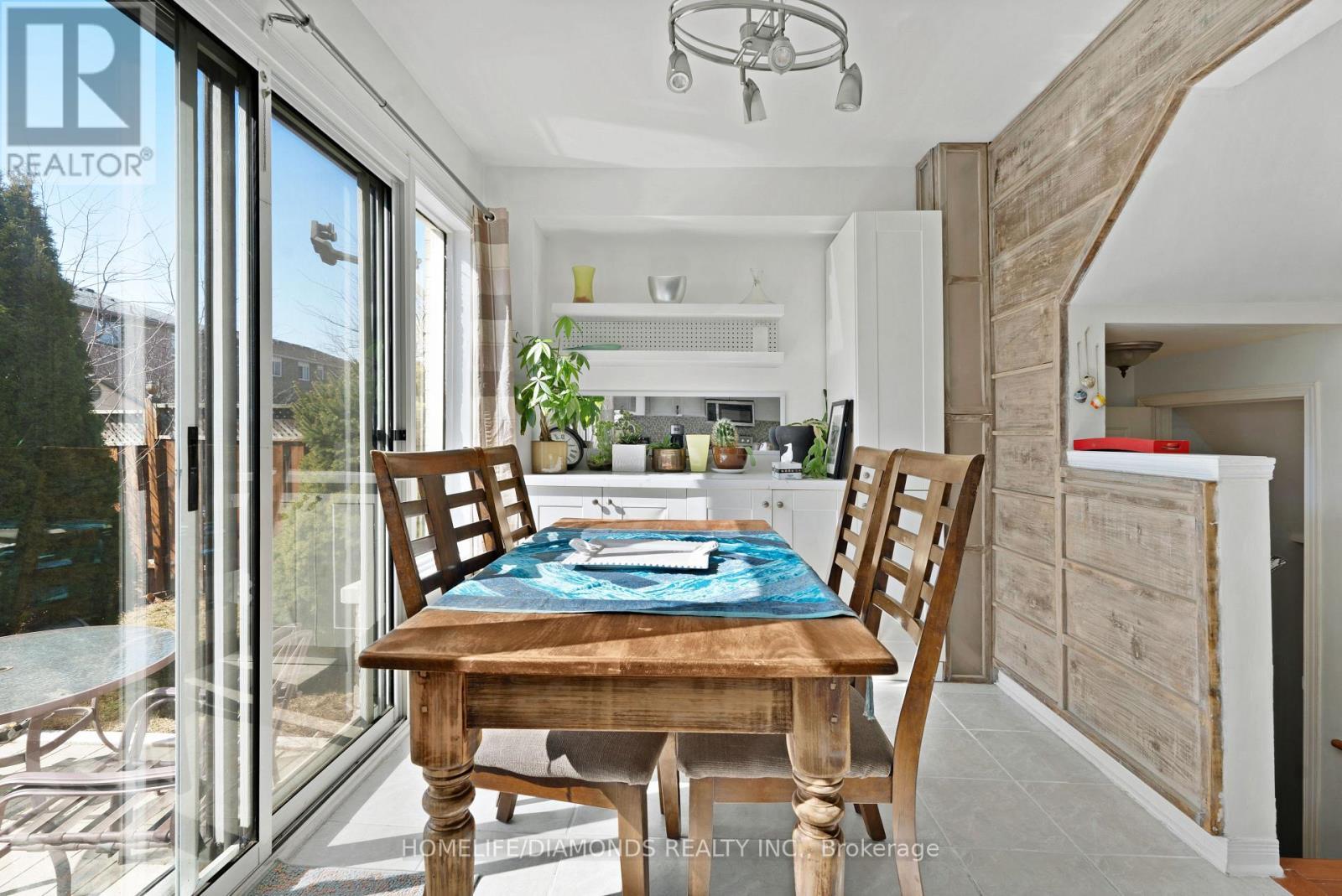 540 Delphine Drive, Burlington, ON - Indoor Photo Showing Dining Room