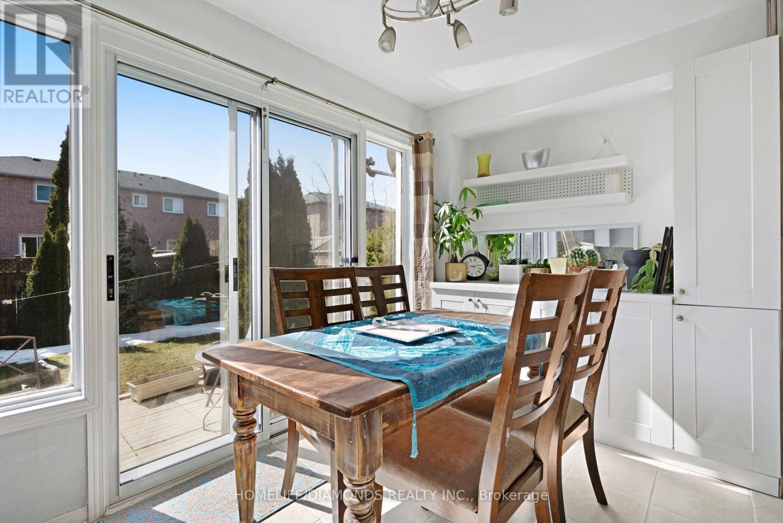 540 Delphine Drive, Burlington, ON - Indoor Photo Showing Dining Room