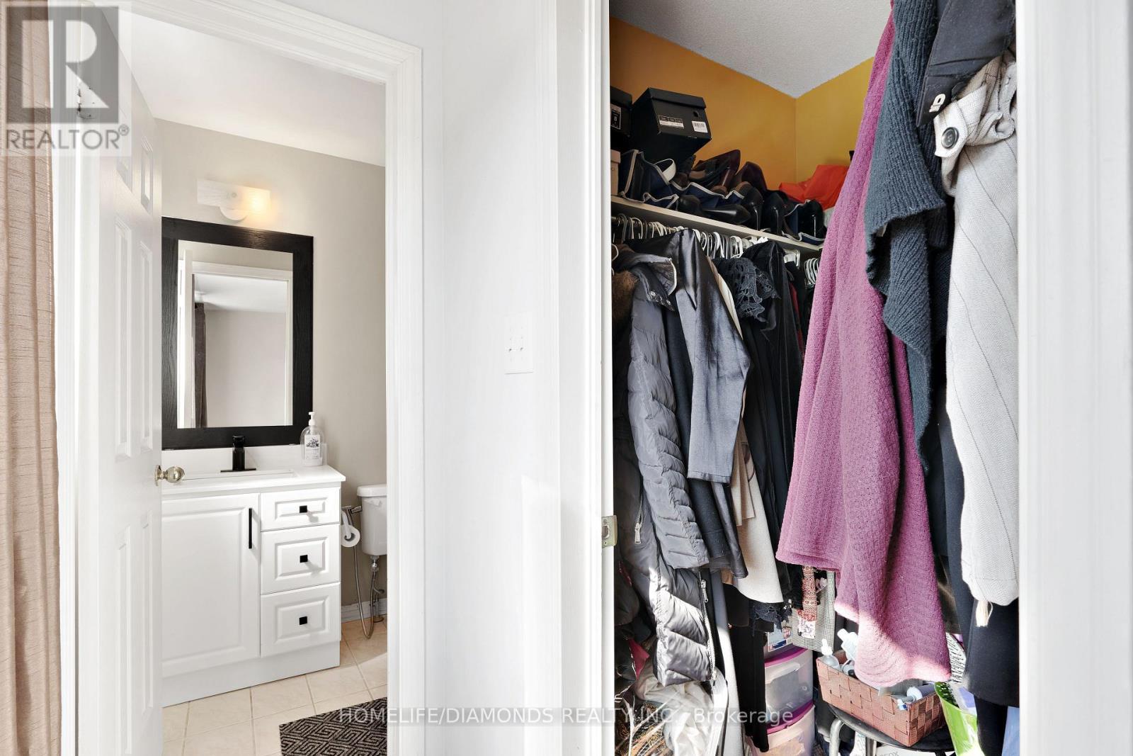 540 Delphine Drive, Burlington, ON - Indoor