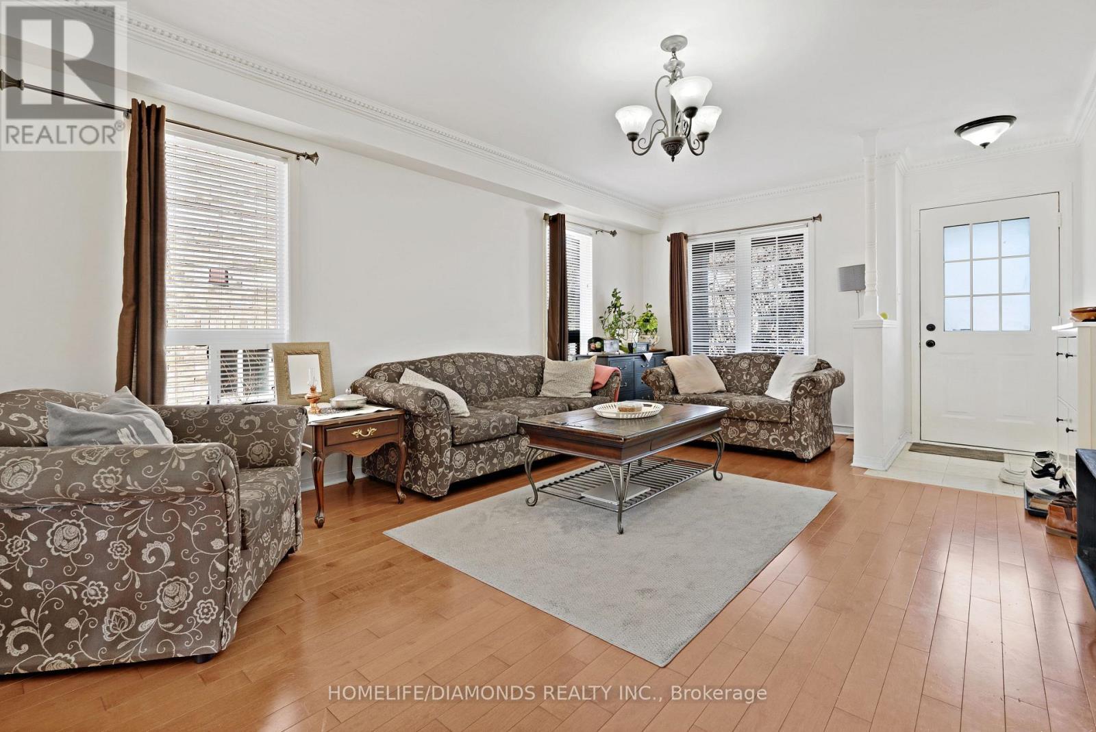 540 Delphine Drive, Burlington, ON - Indoor Photo Showing Living Room