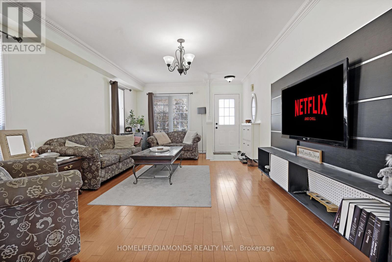 540 Delphine Drive, Burlington, ON - Indoor Photo Showing Living Room