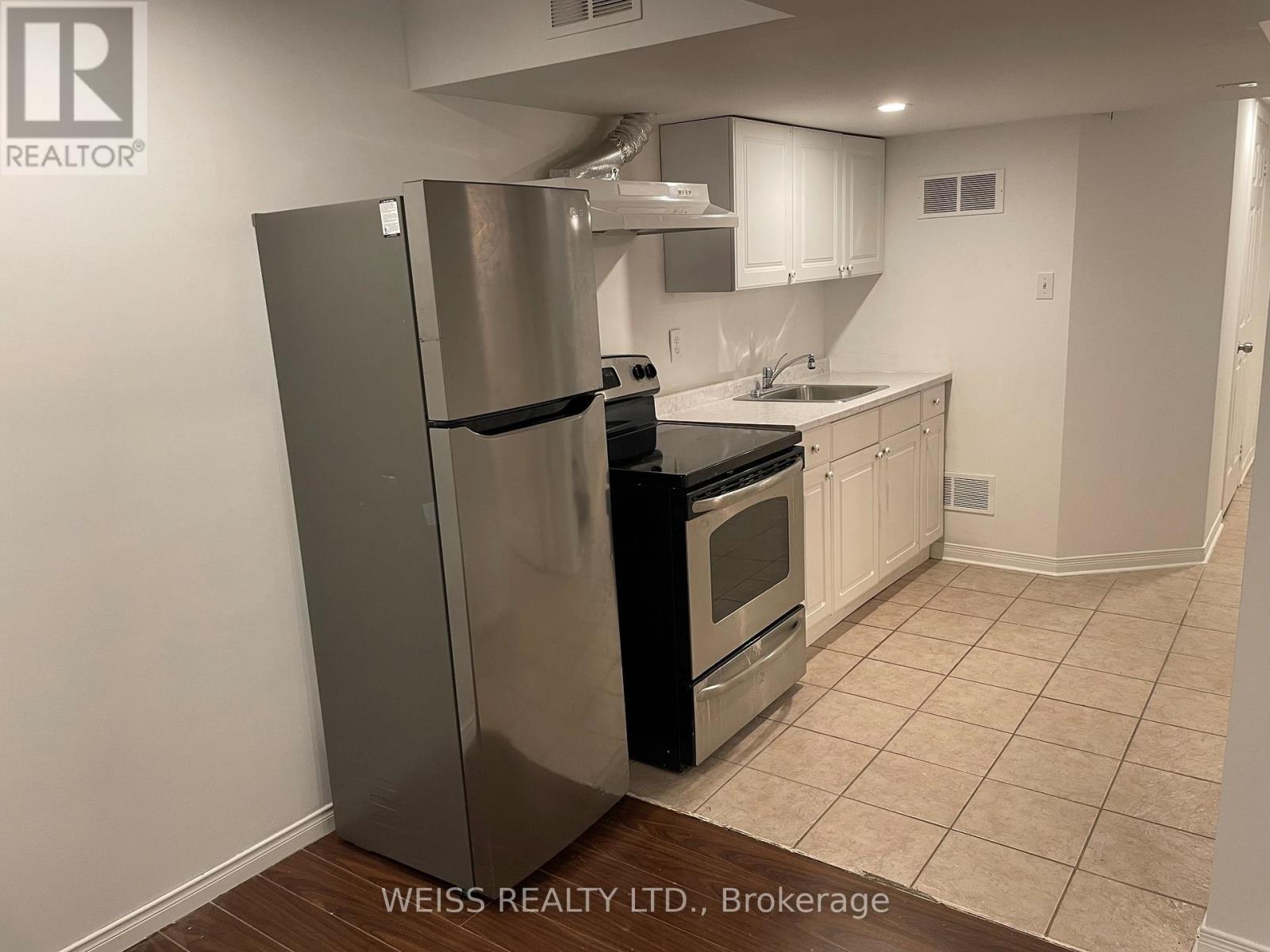 1068 Foxglove Place, Mississauga, ON - Indoor Photo Showing Kitchen