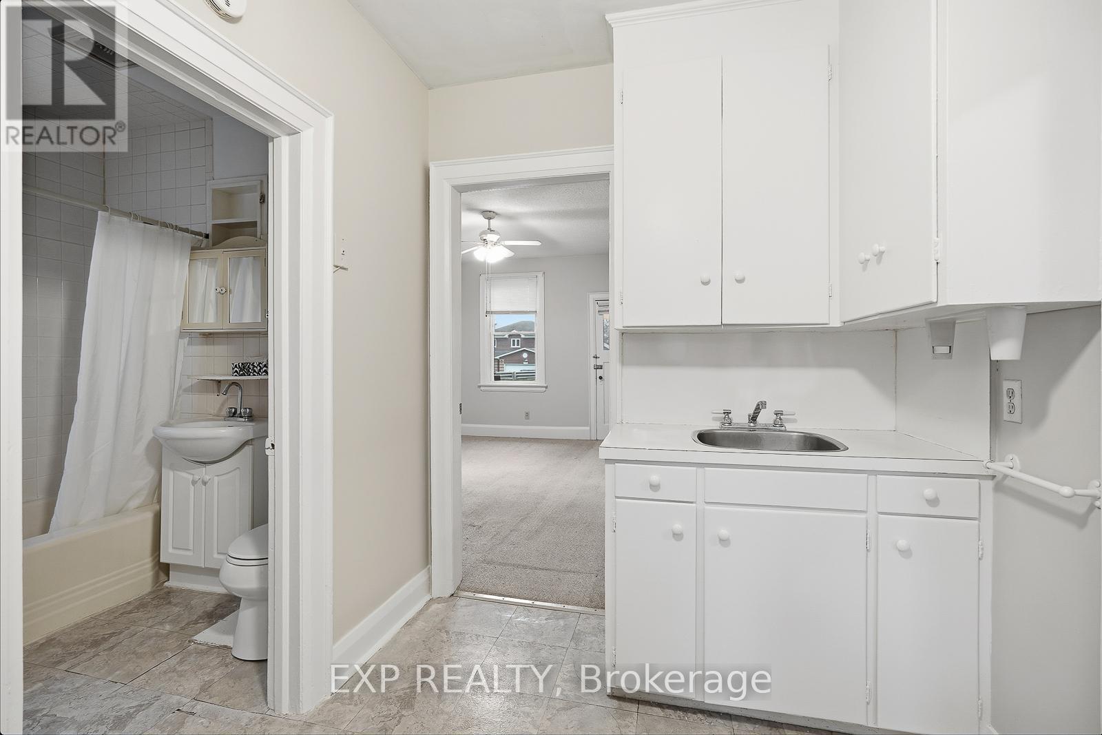 1105 Haig Boulevard, Mississauga, ON - Indoor Photo Showing Other Room