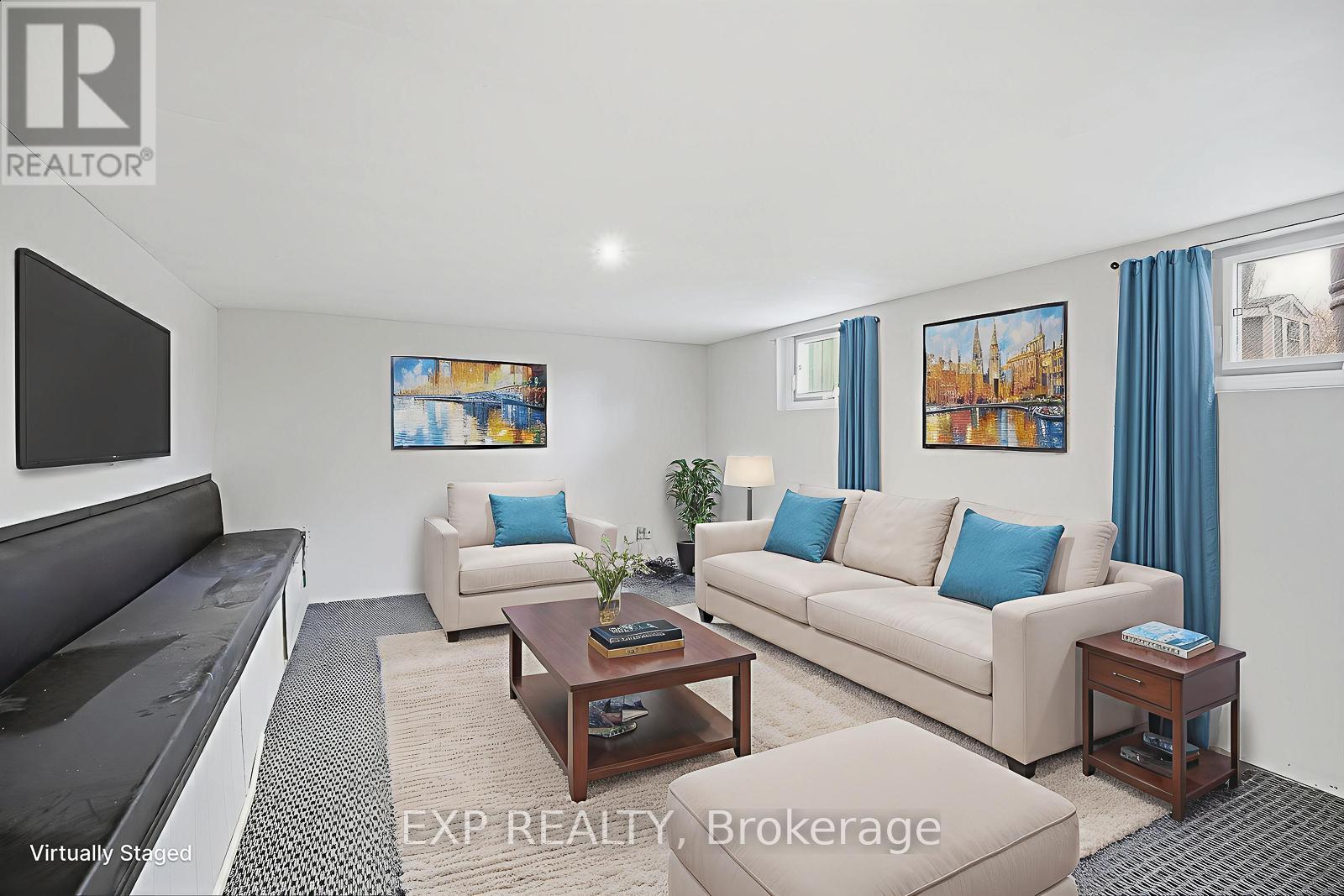 1105 Haig Boulevard, Mississauga, ON - Indoor Photo Showing Living Room
