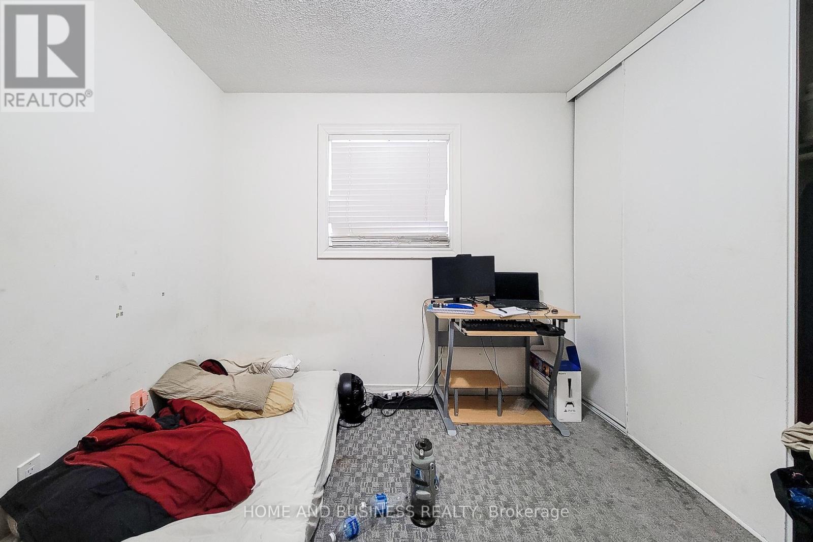 5213 Palomar Crescent, Mississauga, ON - Indoor Photo Showing Bedroom