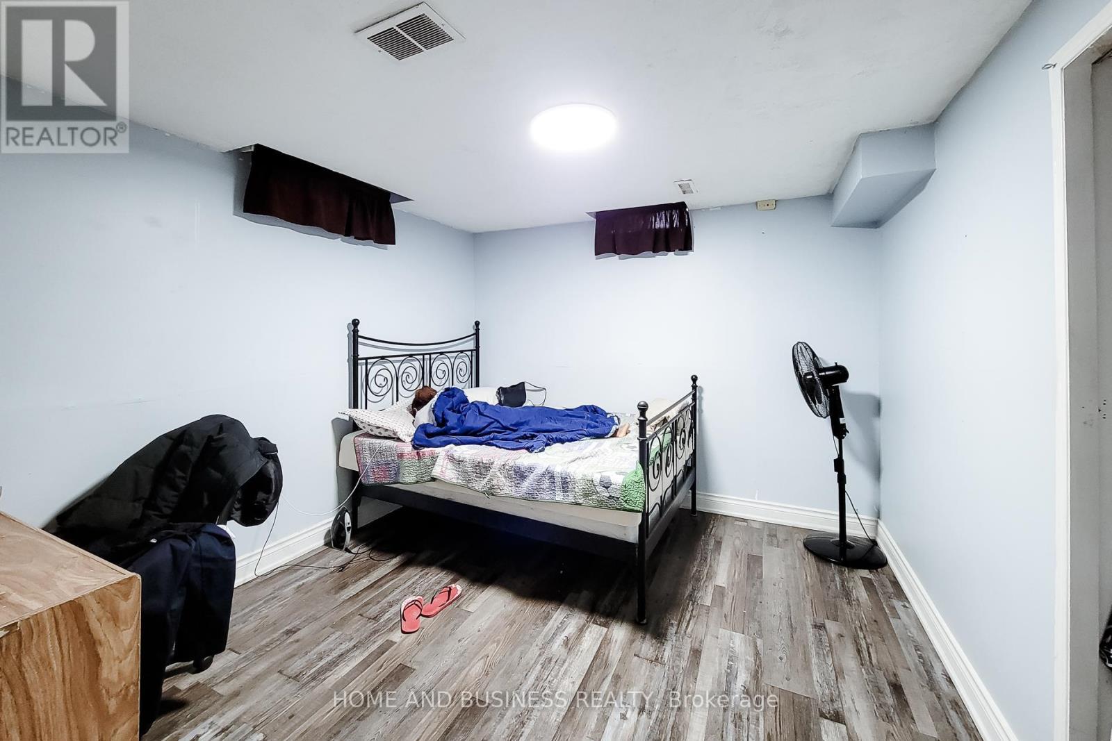 5213 Palomar Crescent, Mississauga, ON - Indoor Photo Showing Bedroom