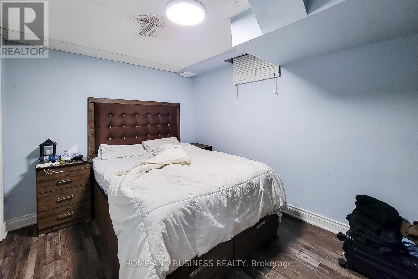 5213 Palomar Crescent, Mississauga, ON - Indoor Photo Showing Bedroom
