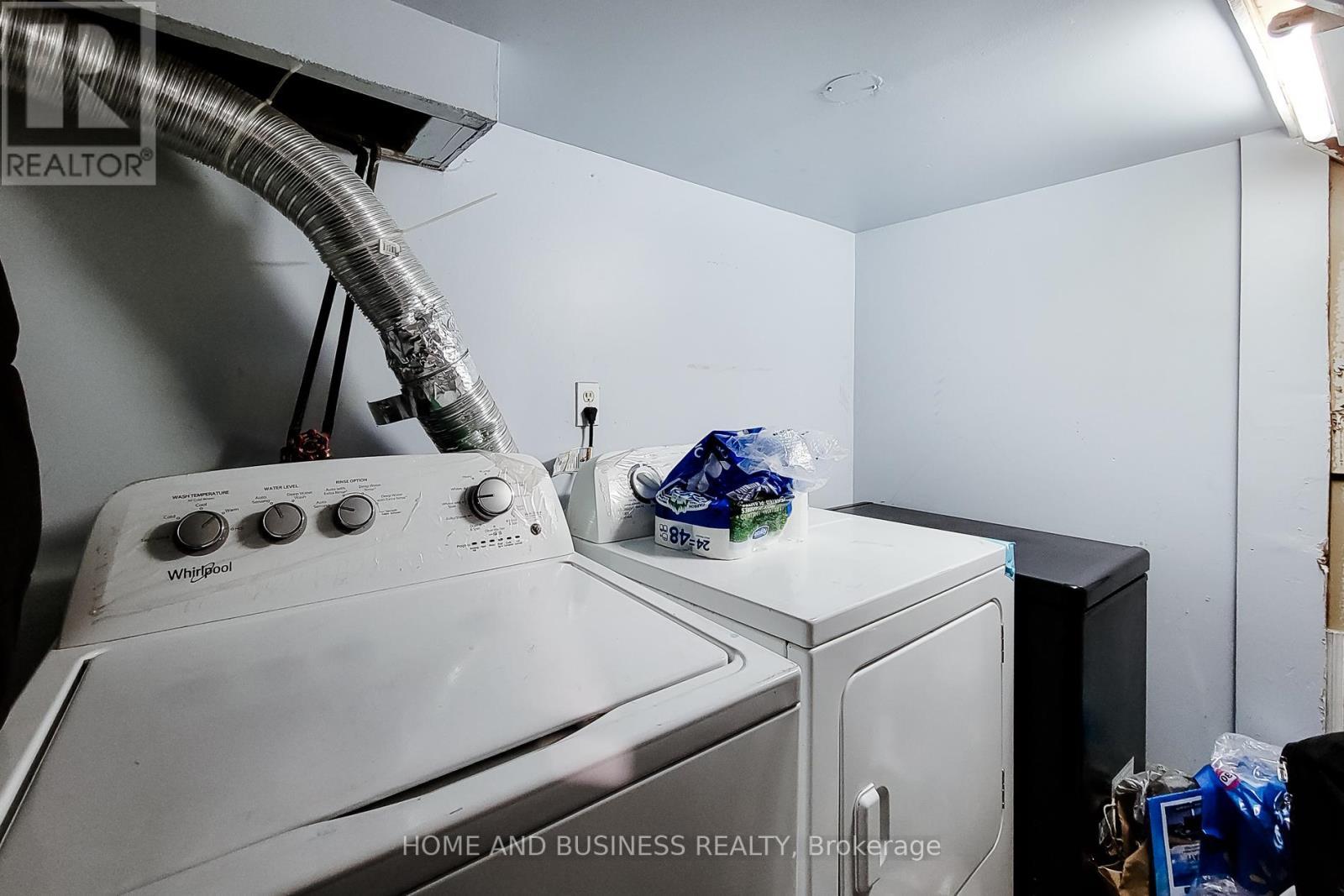 5213 Palomar Crescent, Mississauga, ON - Indoor Photo Showing Laundry Room