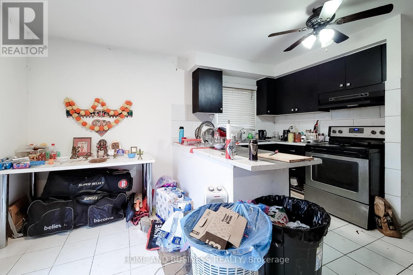 5213 Palomar Crescent, Mississauga, ON - Indoor Photo Showing Kitchen