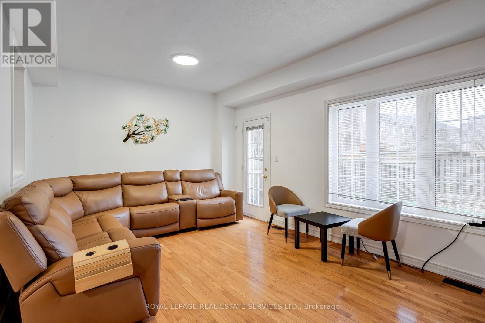 1337 Kestell Boulevard, Oakville, ON - Indoor Photo Showing Living Room