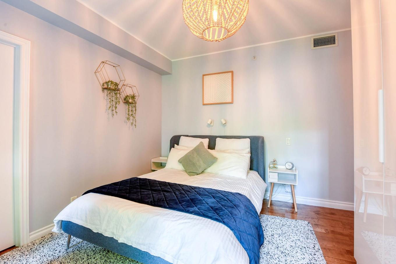 Chambre à coucher - 208-4500 Ch. De La Côte-Des-Neiges, Montréal (Côte-Des-Neiges/Notre-Dame-De-Grâce), QC - Indoor Photo Showing Bedroom