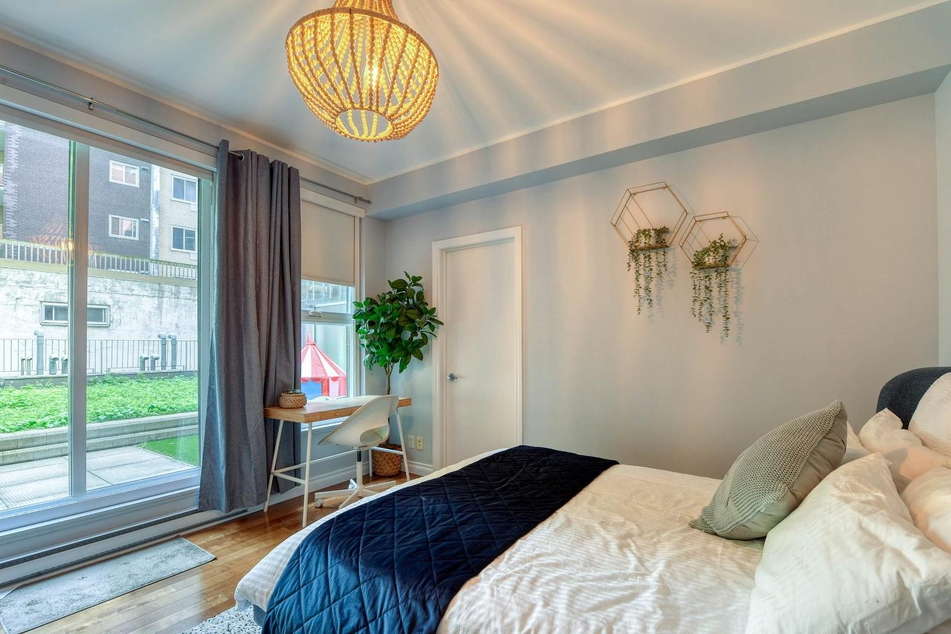 Chambre à coucher - 208-4500 Ch. De La Côte-Des-Neiges, Montréal (Côte-Des-Neiges/Notre-Dame-De-Grâce), QC - Indoor Photo Showing Bedroom