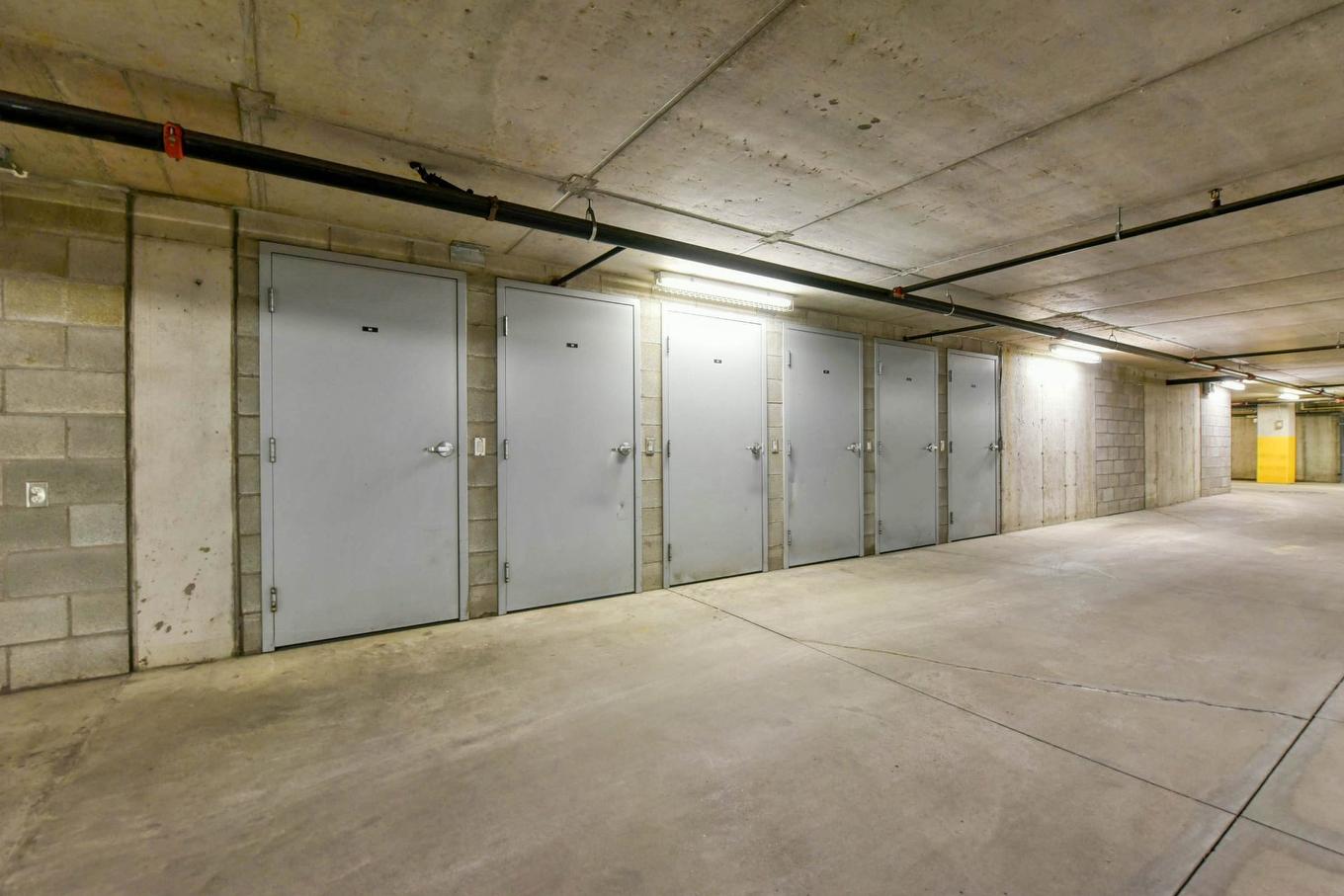 Rangement - 208-4500 Ch. De La Côte-Des-Neiges, Montréal (Côte-Des-Neiges/Notre-Dame-De-Grâce), QC - Indoor Photo Showing Other Room