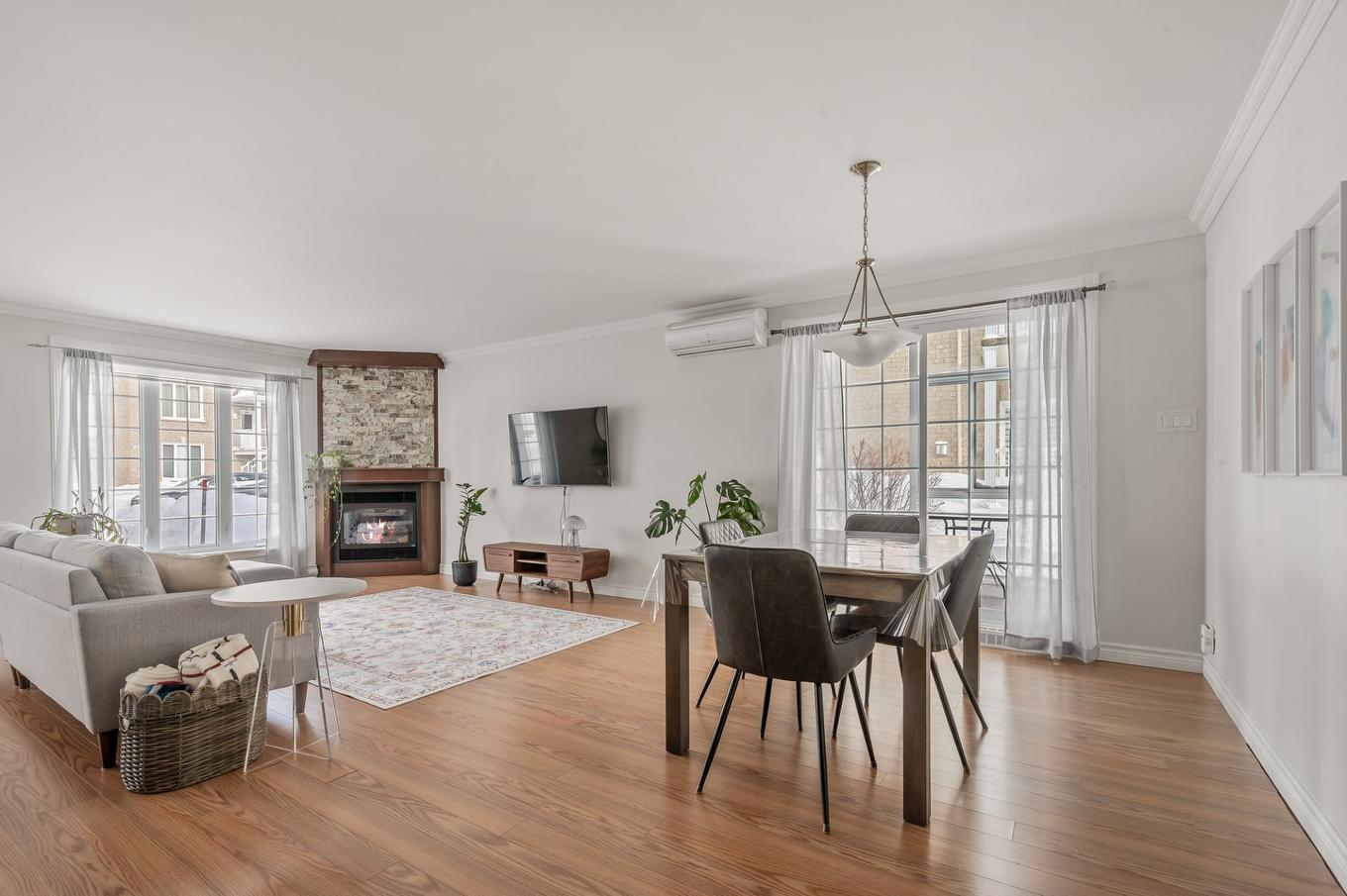 Overall view - 6070 Rue Gounod, Lévis (Desjardins), QC - Indoor Photo Showing Living Room With Fireplace