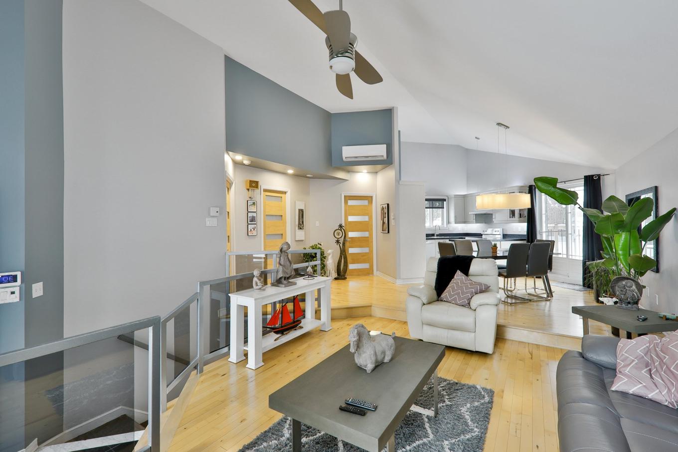 Vue d'ensemble - 13295 Rue Joseph-Piché, Montréal (Rivière-Des-Prairies/Pointe-Aux-Trembles), QC - Indoor Photo Showing Living Room