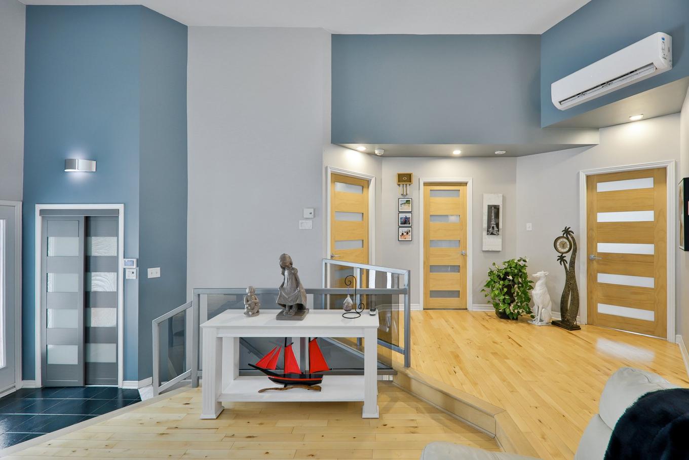 Hall d'entrée/Vestibule - 13295 Rue Joseph-Piché, Montréal (Rivière-Des-Prairies/Pointe-Aux-Trembles), QC - Indoor Photo Showing Other Room