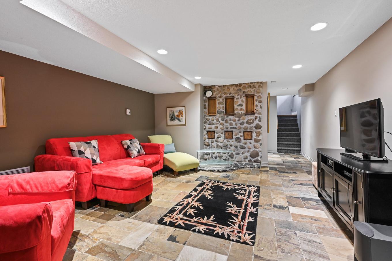 Salle familiale - 269 Rue Des Bois, Saint-Jean-Sur-Richelieu, QC - Indoor