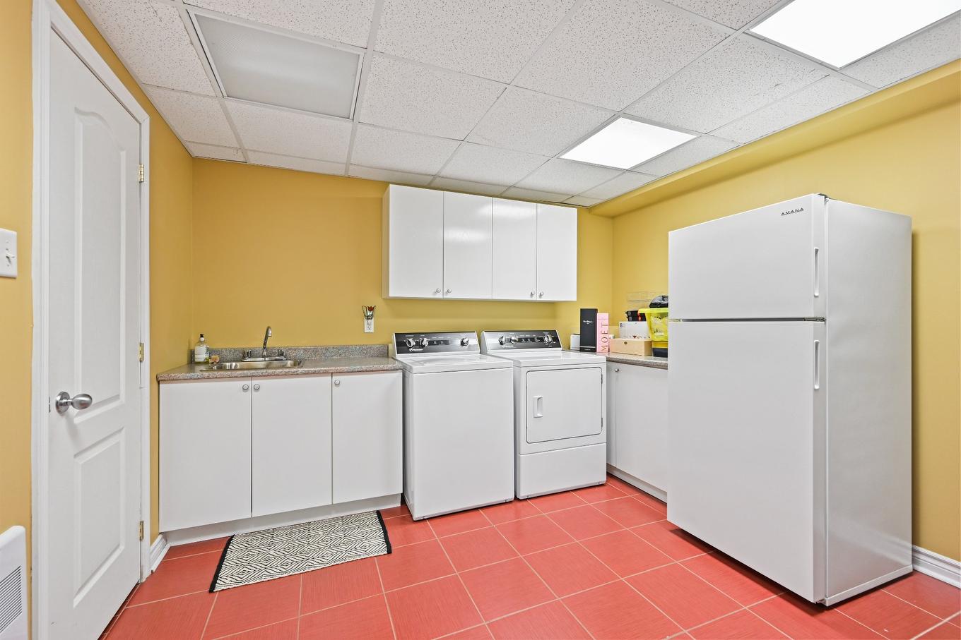 Salle de lavage - 269 Rue Des Bois, Saint-Jean-Sur-Richelieu, QC - Indoor Photo Showing Laundry Room