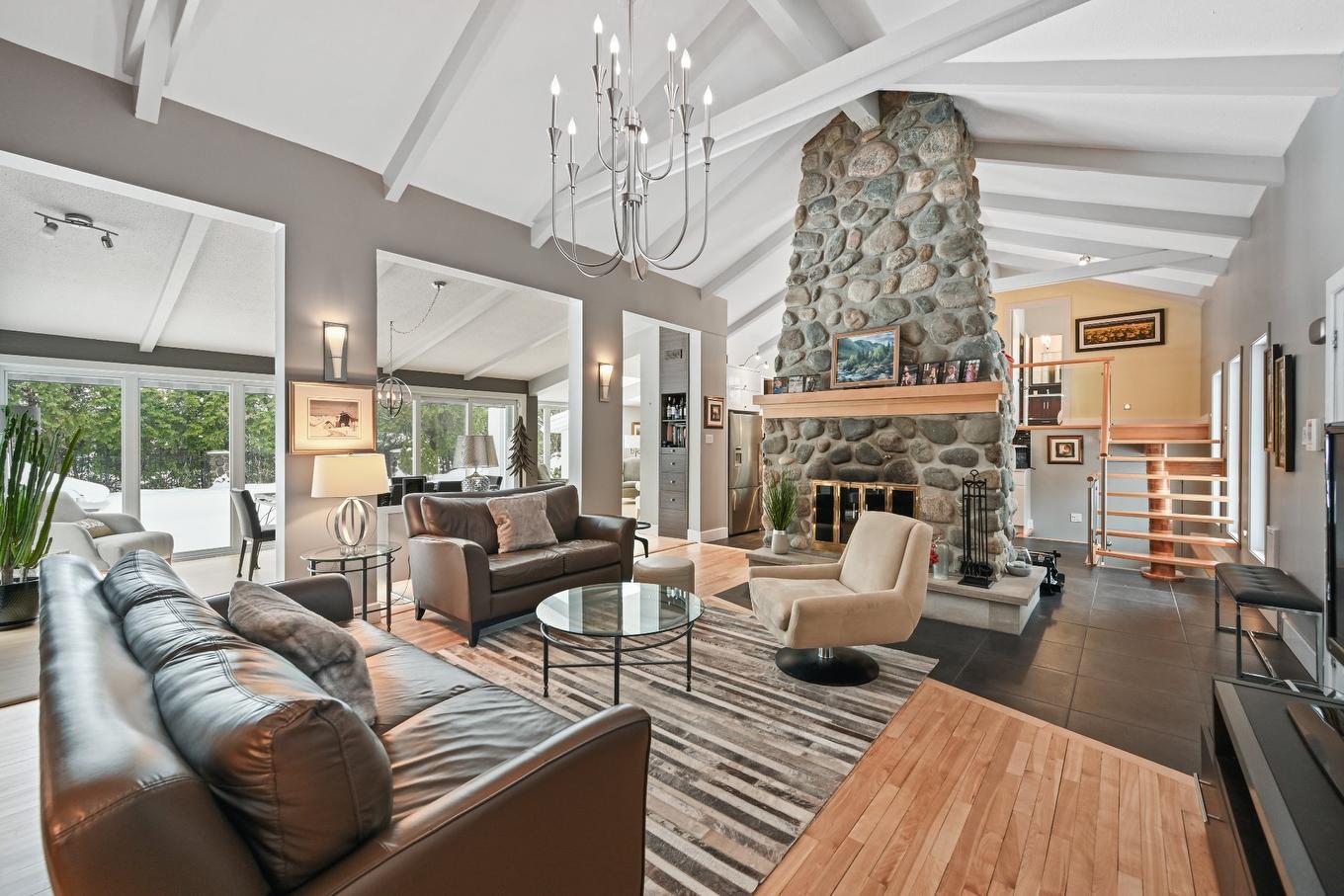 Salon - 269 Rue Des Bois, Saint-Jean-Sur-Richelieu, QC - Indoor Photo Showing Living Room With Fireplace