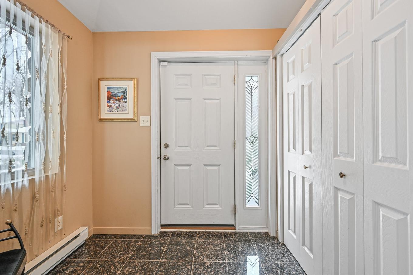 Hall d'entrée/Vestibule - 269 Rue Des Bois, Saint-Jean-Sur-Richelieu, QC - Indoor Photo Showing Other Room