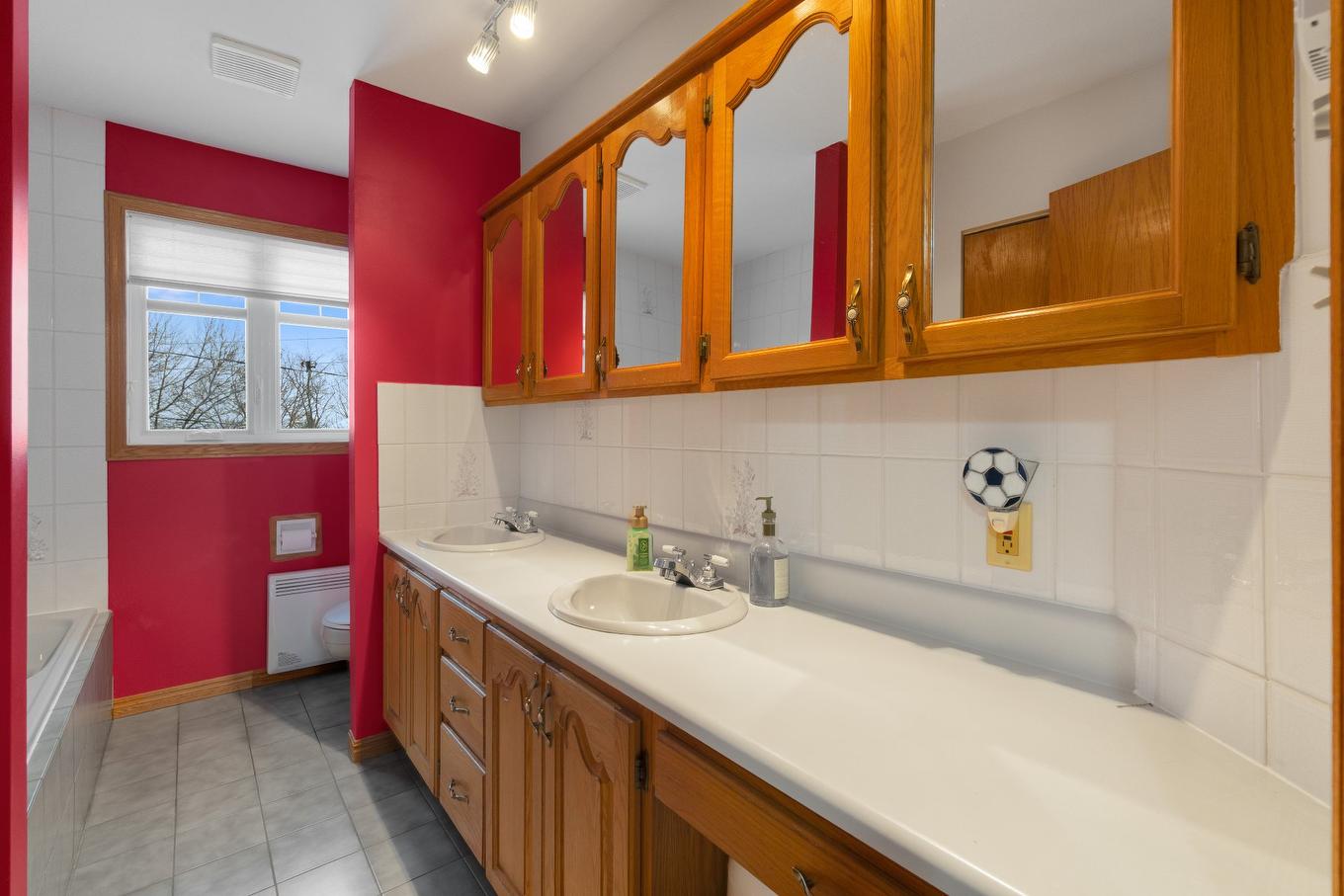 Salle de bains - 2105 Rue Lamartine, Sherbrooke (Les Nations), QC - Indoor Photo Showing Bathroom