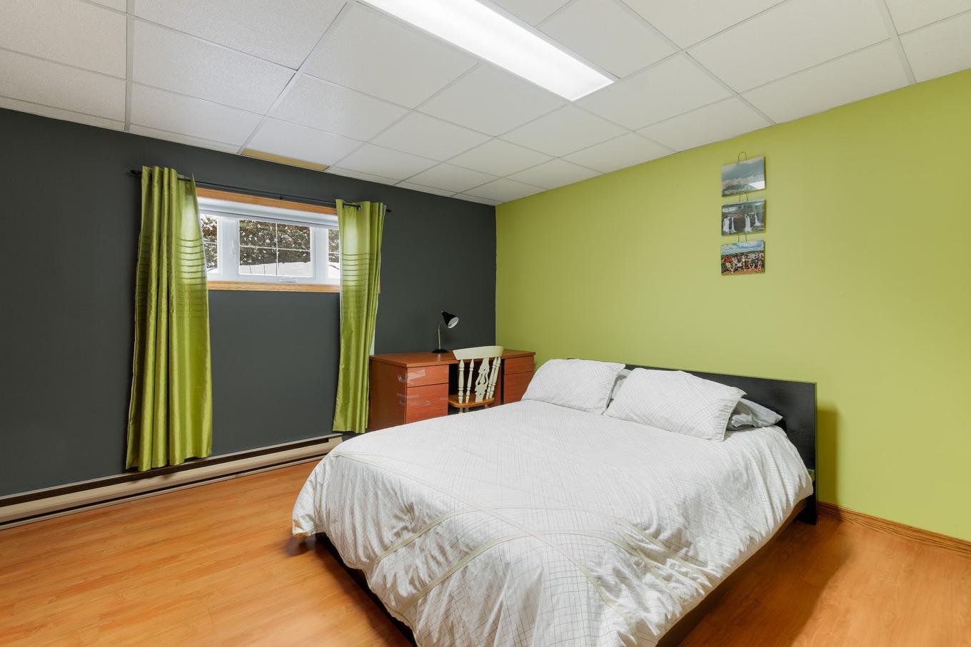 Chambre à coucher - 2105 Rue Lamartine, Sherbrooke (Les Nations), QC - Indoor Photo Showing Bedroom