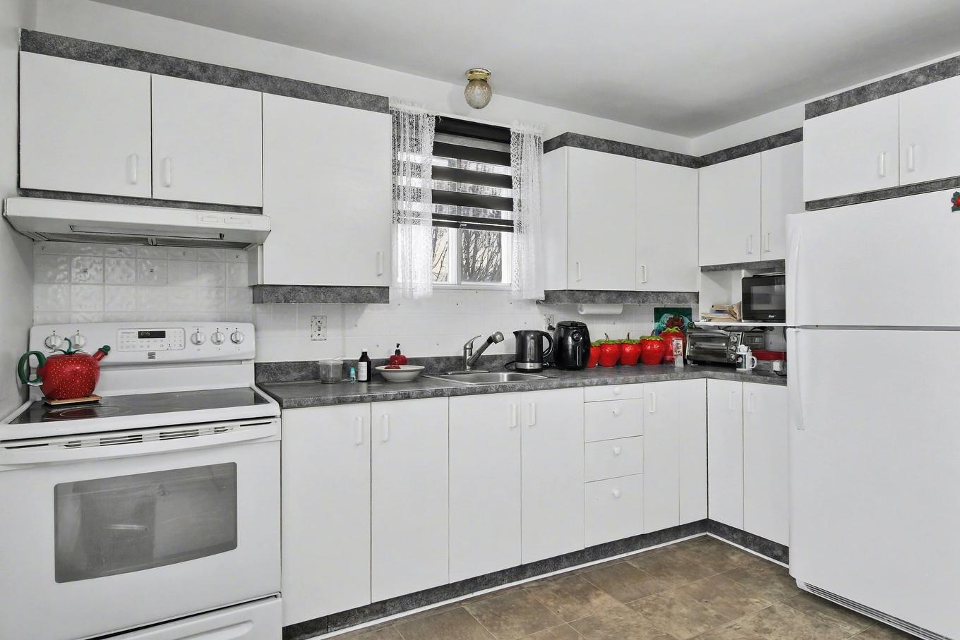 Cuisine - 668 Place Maisonneuve, Rouyn-Noranda, QC - Indoor Photo Showing Kitchen