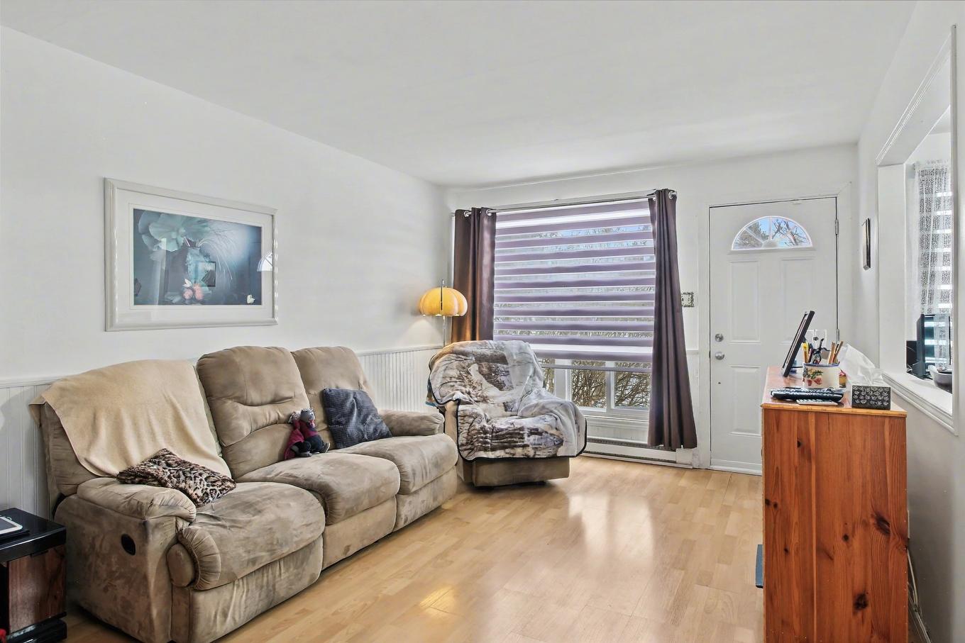 Salon - 668 Place Maisonneuve, Rouyn-Noranda, QC - Indoor Photo Showing Living Room