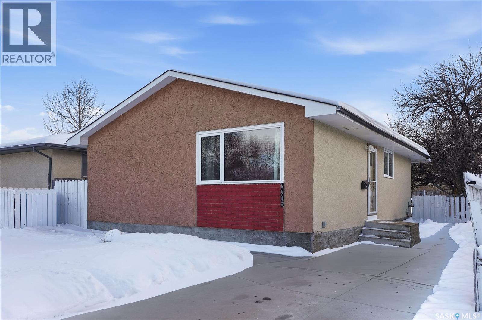 3205 33Rd Street W, Saskatoon, SK - Outdoor With Exterior
