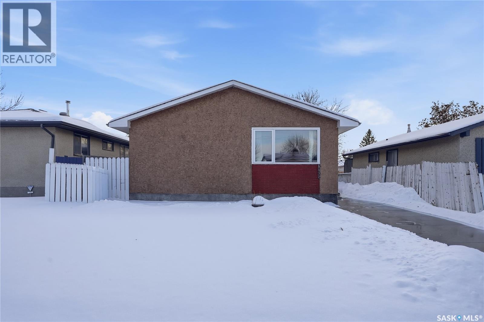 3205 33Rd Street W, Saskatoon, SK - Outdoor With Exterior