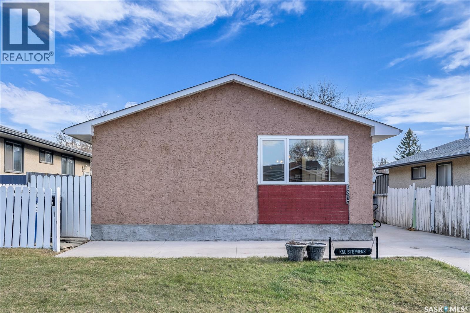 3205 33Rd Street W, Saskatoon, SK - Outdoor With Exterior