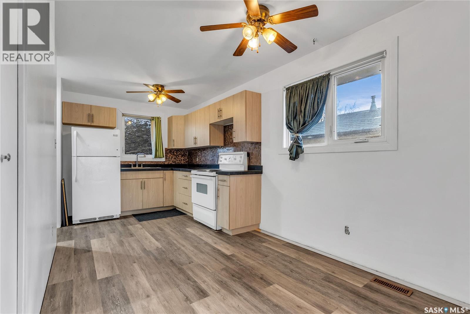 3205 33Rd Street W, Saskatoon, SK - Indoor Photo Showing Kitchen