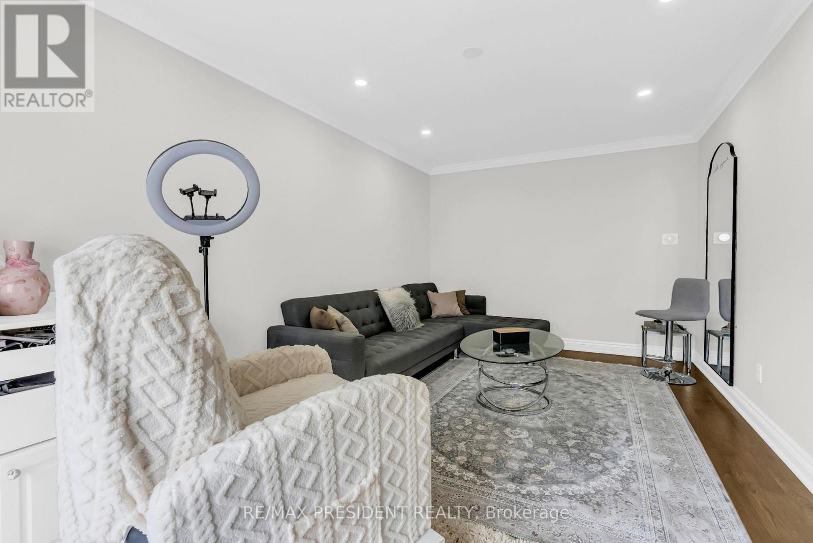 6200 Osprey Boulevard, Mississauga, ON - Indoor