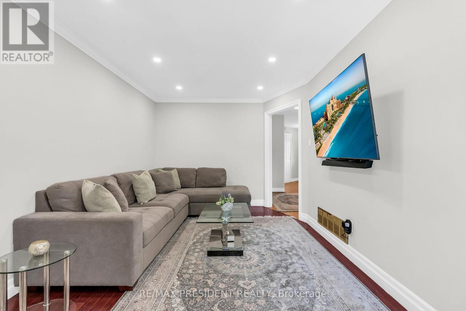 6200 Osprey Boulevard, Mississauga, ON - Indoor