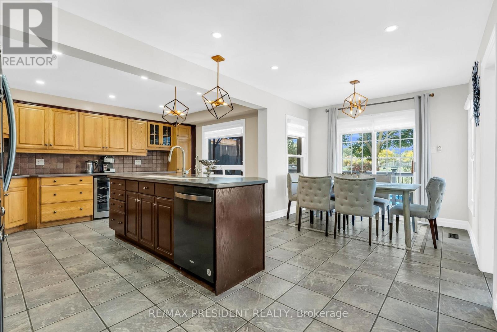 6200 Osprey Boulevard, Mississauga, ON - Indoor